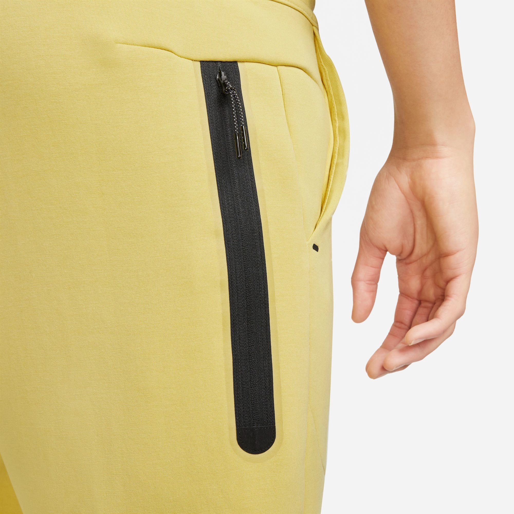 NIXON Sentry Leather Watch 1 NIXON Sentry Leather Watch